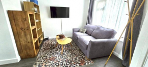 Cosy & Spacious 3Bed Apt on High Street Wi-Fi